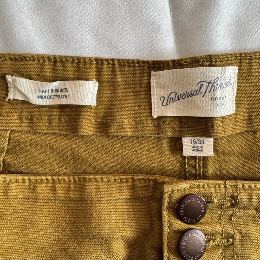 Universal Thread High Rise Midi Short Size 16 - Picture 4 of 5